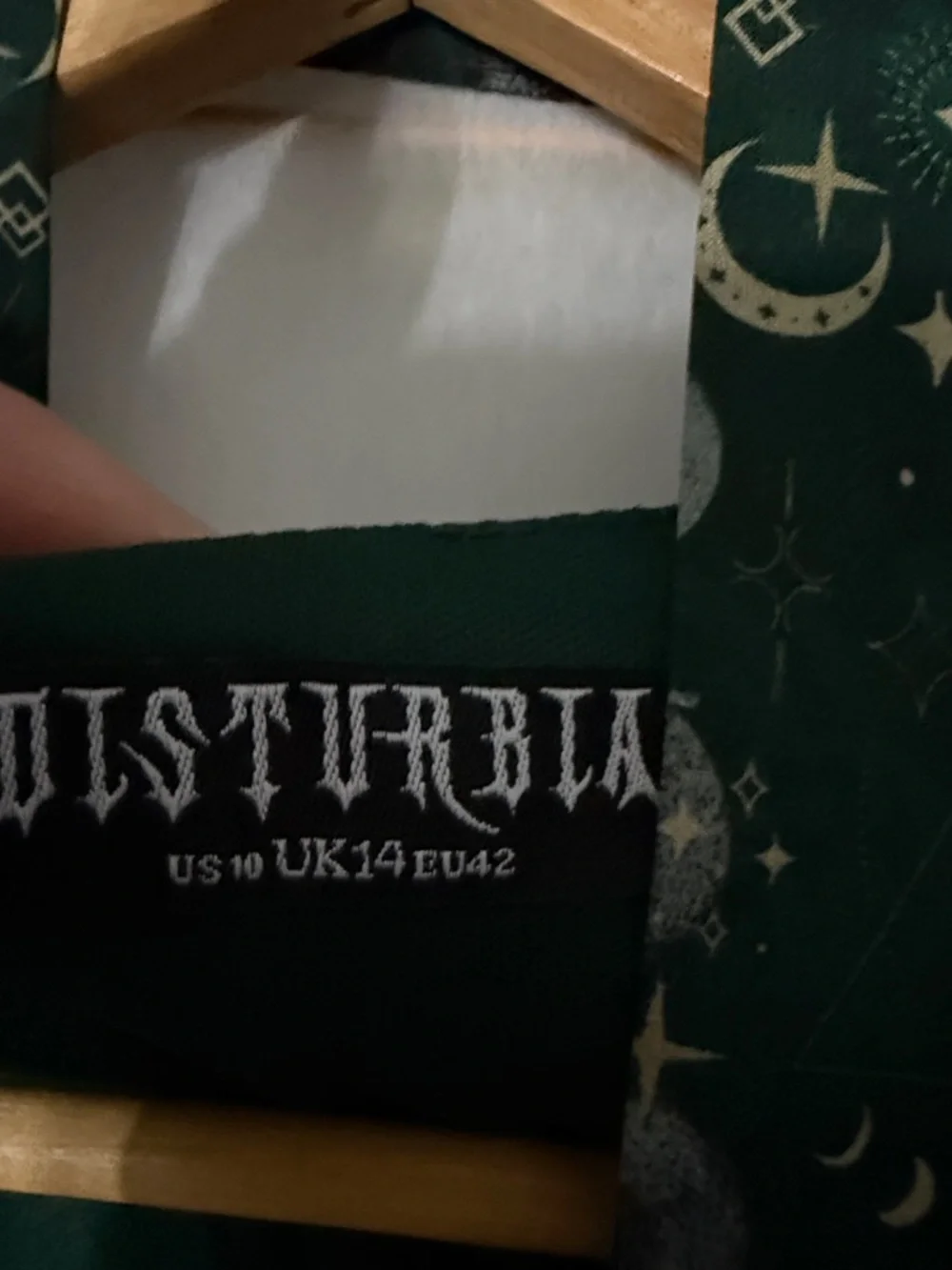 Disturbia Green Pleated V-Neck Midi Dress with Celestial Print - Picture 4 of 4